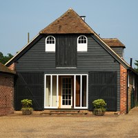 BARN01 (2 ex) 32 x 175mm x 4.2m Black Painted Barn Cladding Feather Edge